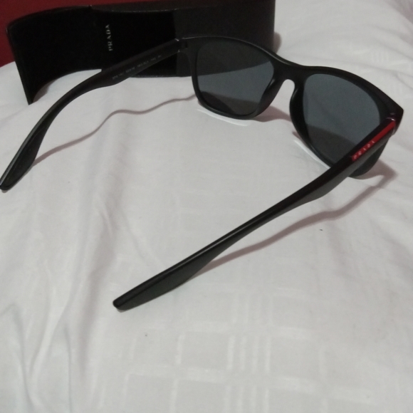 Men's Prada Sunglasses, with cleaning cloth & case. - Picture 8 of 10